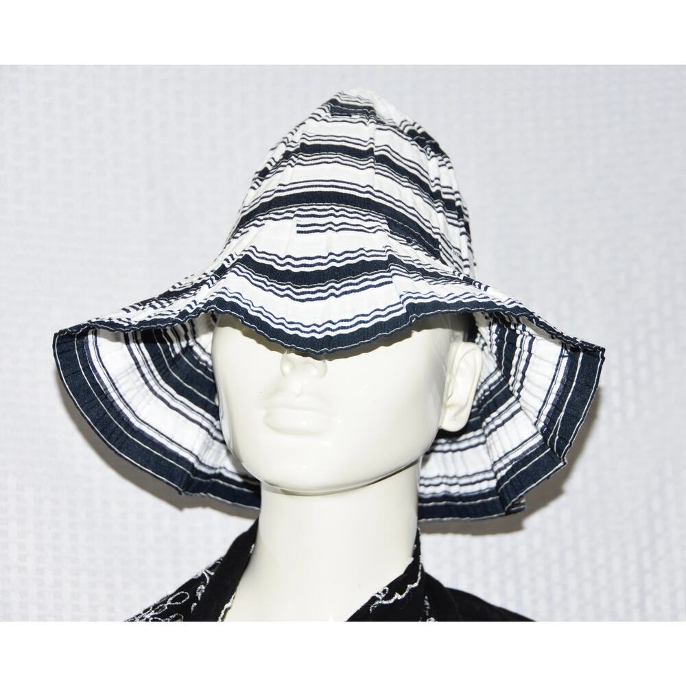 Luciano Berni Hat Women OS White Blue Striped Elastic Detail Sun Protection